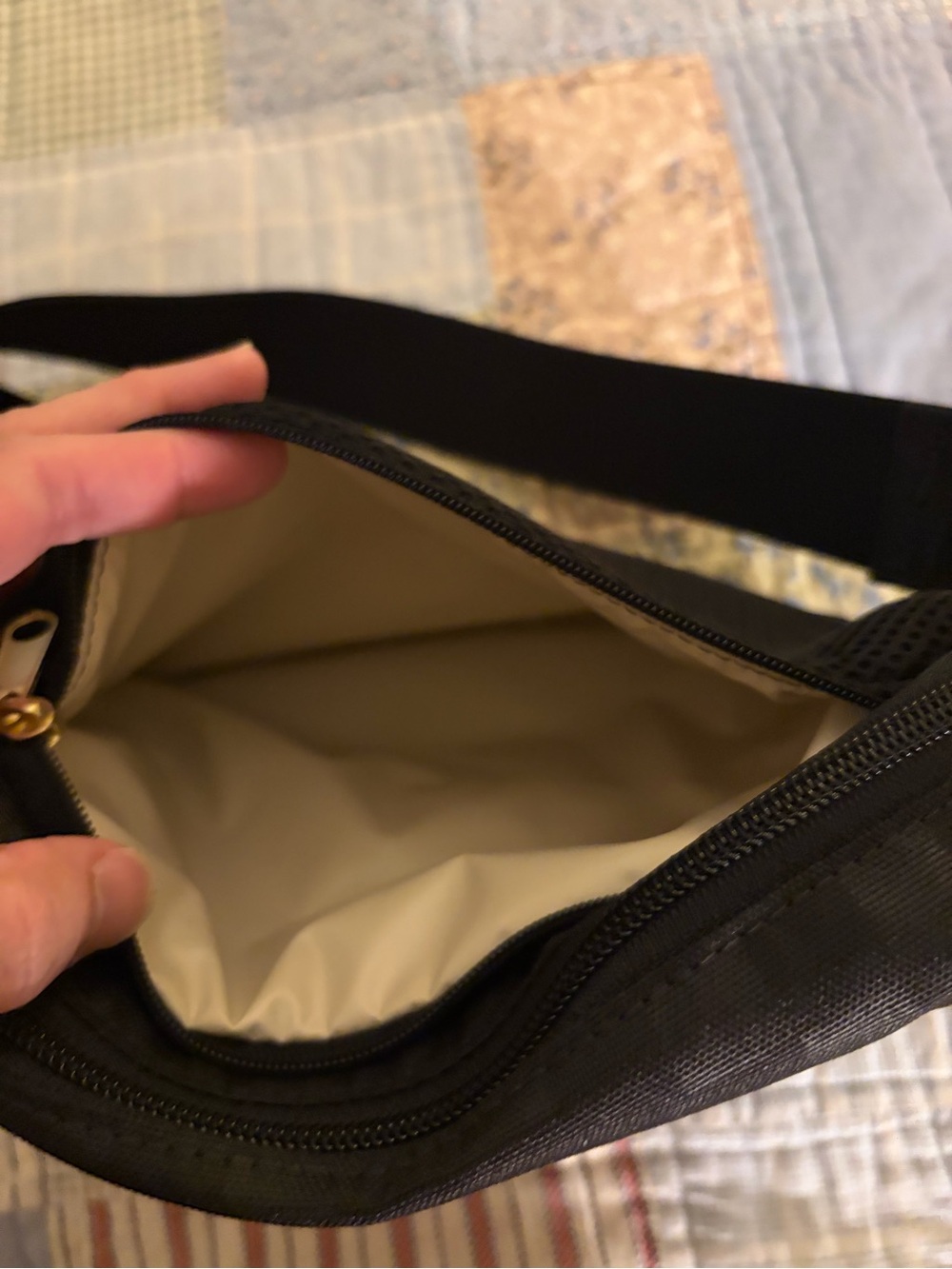 Canvelle Large City Crossbody Bag - Picture 5 of 6